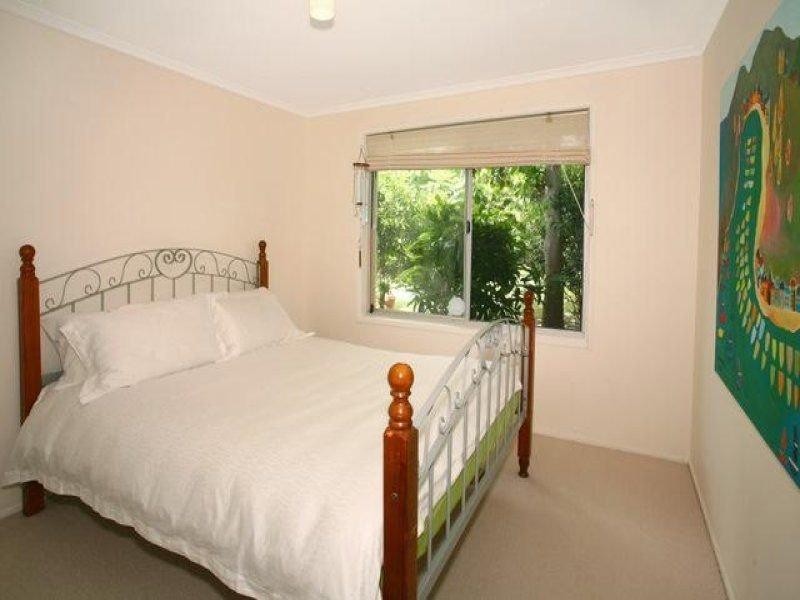 6 Wanderer Avenue, Mermaid Waters QLD 4218