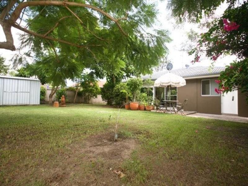 6 Wanderer Avenue, Mermaid Waters QLD 4218