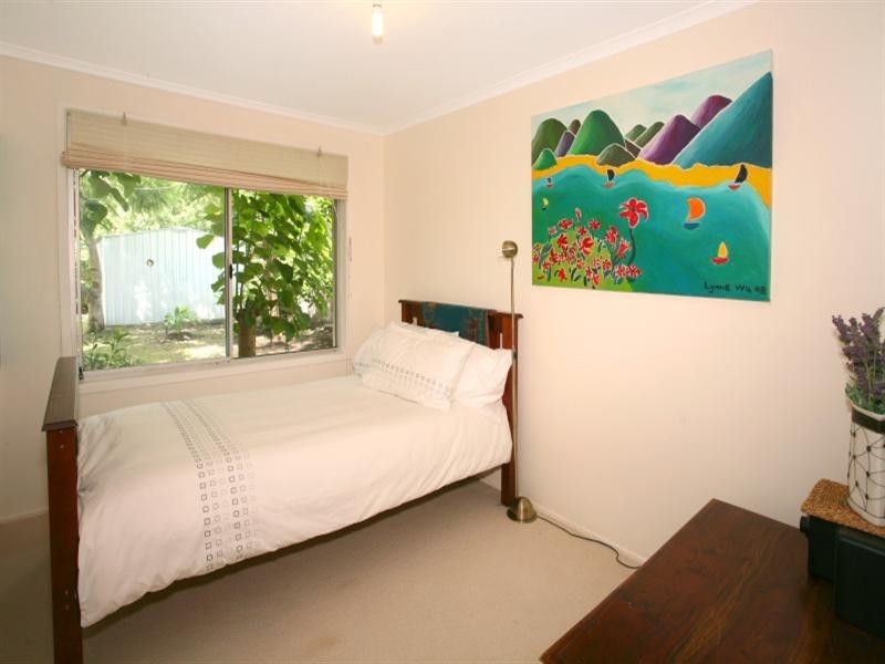 6 Wanderer Avenue, Mermaid Waters QLD 4218