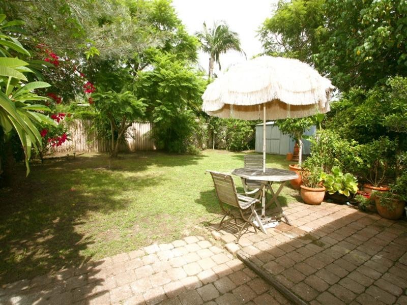 6 Wanderer Avenue, Mermaid Waters QLD 4218