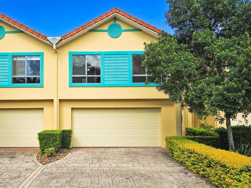 Villa 3 ‘Bradford South’ 125 Santa Cruz Boulevard, Clear Island Waters QLD 4226