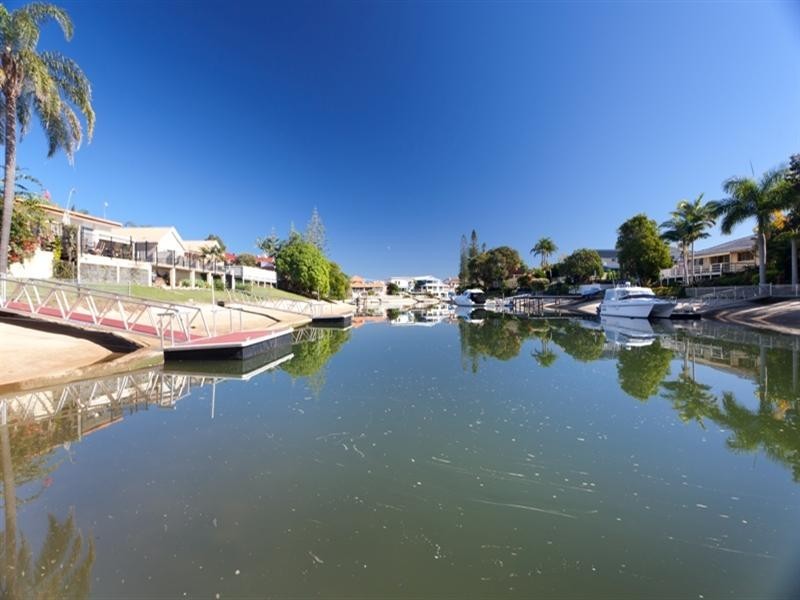 14 Bermuda Street, Broadbeach Waters QLD 4218