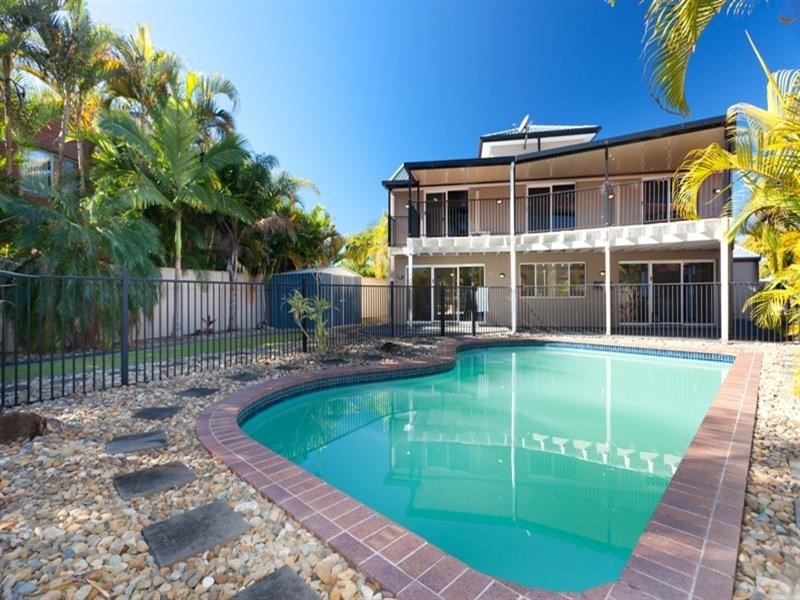 14 Bermuda Street, Broadbeach Waters QLD 4218