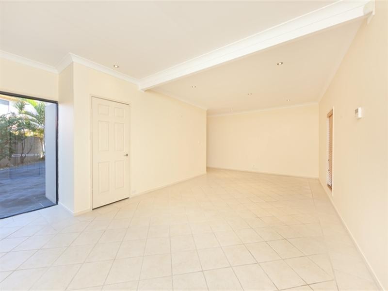 14 Bermuda Street, Broadbeach Waters QLD 4218