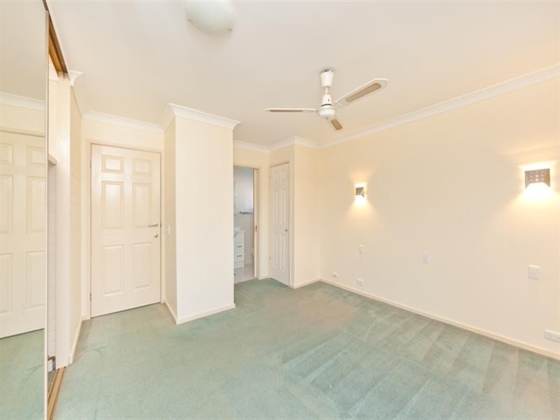 14 Bermuda Street, Broadbeach Waters QLD 4218