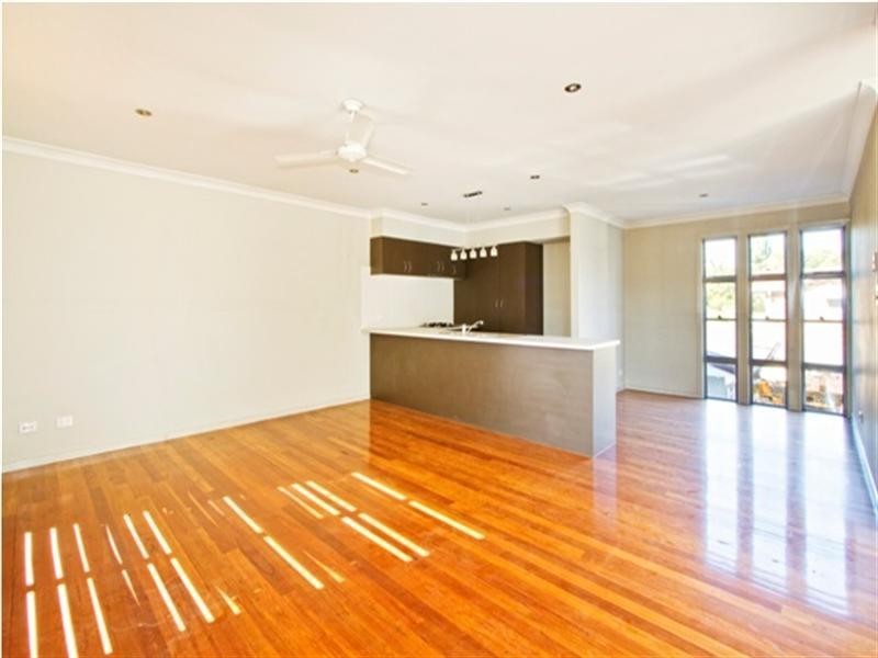 1/10 Middle Street, Labrador QLD 4215