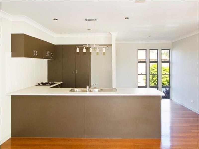 1/10 Middle Street, Labrador QLD 4215