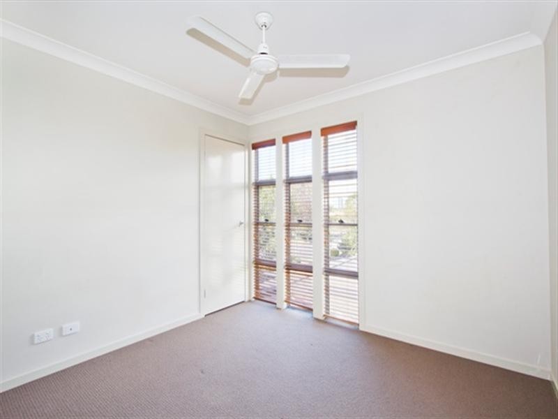 1/10 Middle Street, Labrador QLD 4215