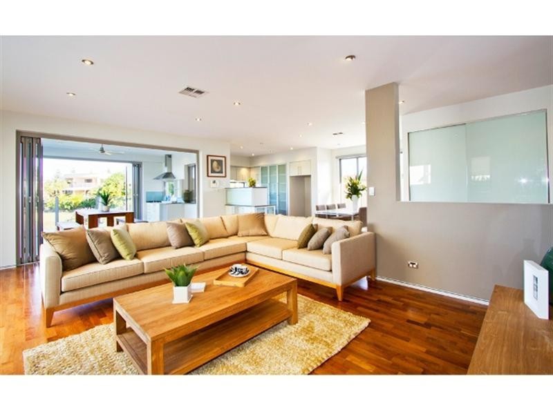 2/145 Palm Meadows Drive, Carrara QLD 4211