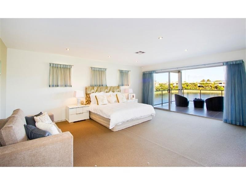 2/145 Palm Meadows Drive, Carrara QLD 4211