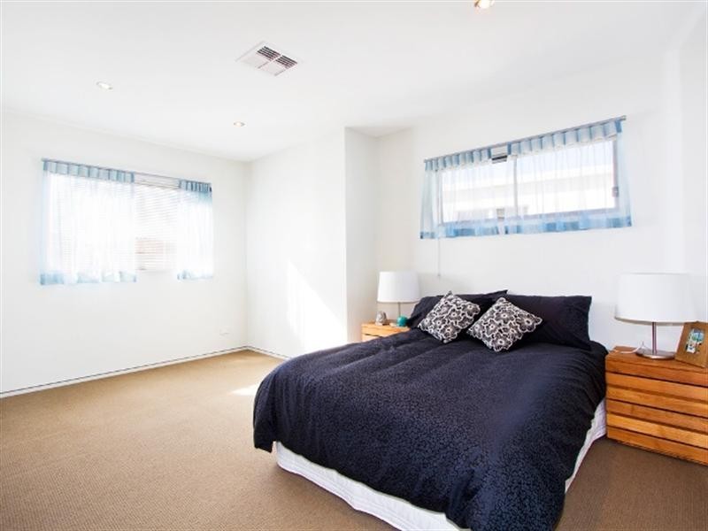 2/145 Palm Meadows Drive, Carrara QLD 4211