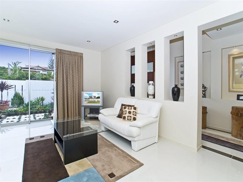 29 Hilda Street, Mermaid Beach QLD 4218