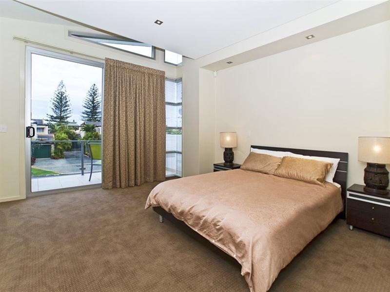 29 Hilda Street, Mermaid Beach QLD 4218