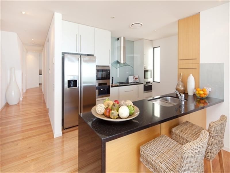 1/1 Wave Street, Mermaid Beach QLD 4218