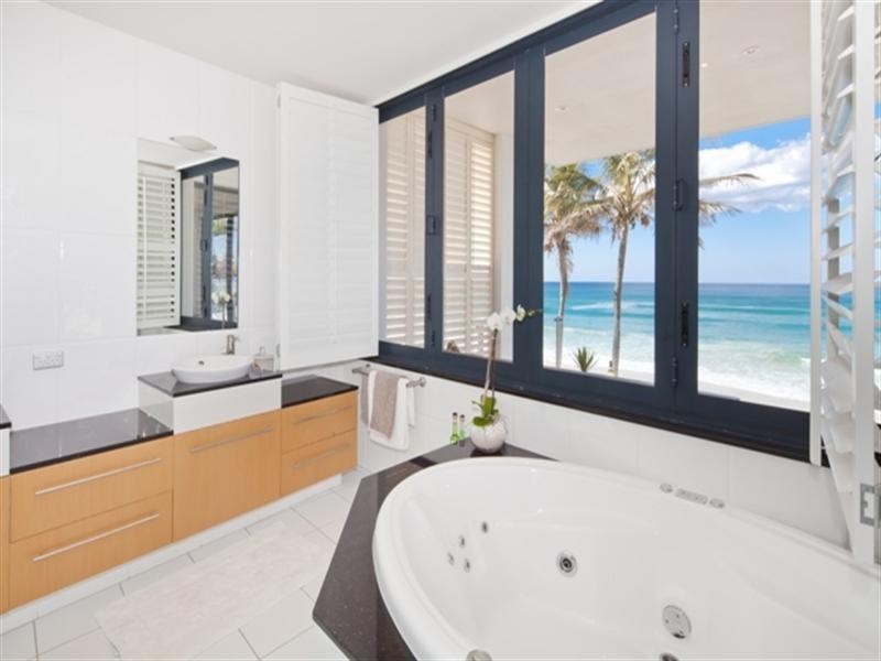 1/1 Wave Street, Mermaid Beach QLD 4218