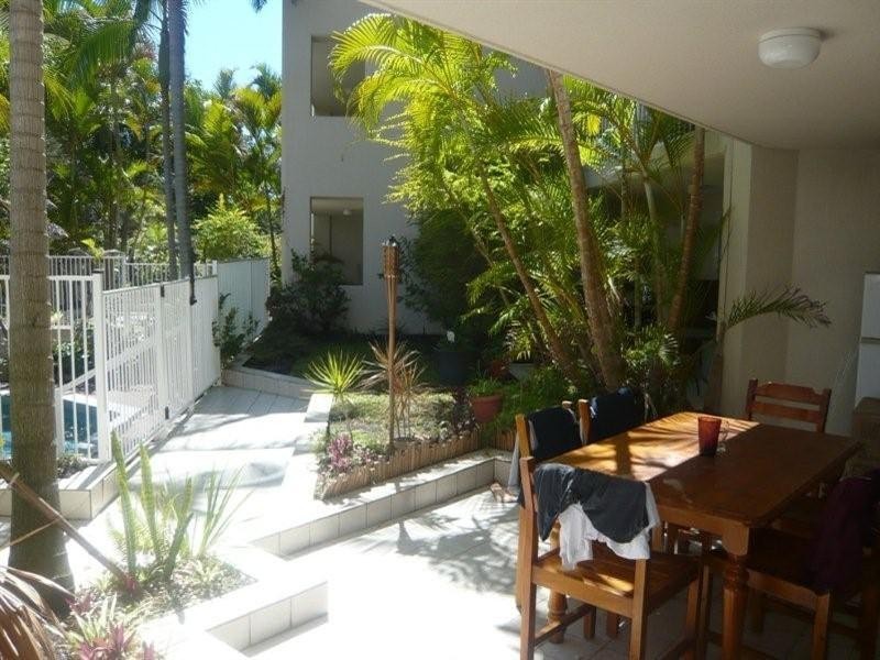 2/9 Francis Street, Mermaid Beach QLD 4218