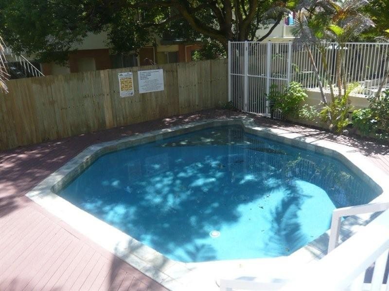 2/9 Francis Street, Mermaid Beach QLD 4218