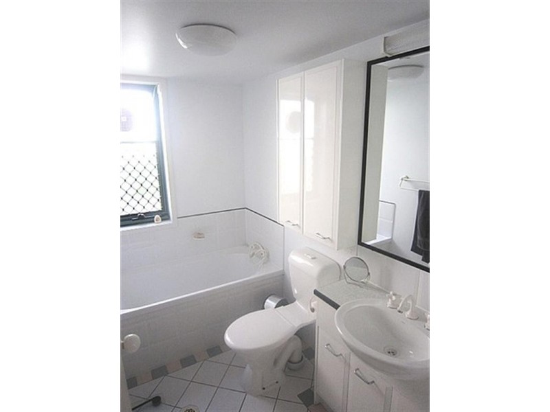 2/33 Australia Avenue, Broadbeach QLD 4218