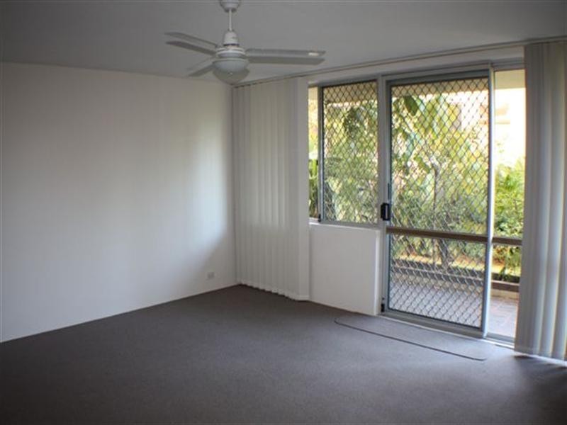 2/280 Hedges Avenue, Broadbeach QLD 4218