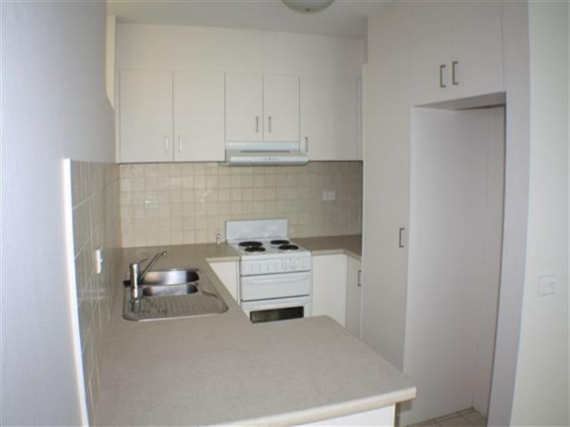 2/280 Hedges Avenue, Broadbeach QLD 4218