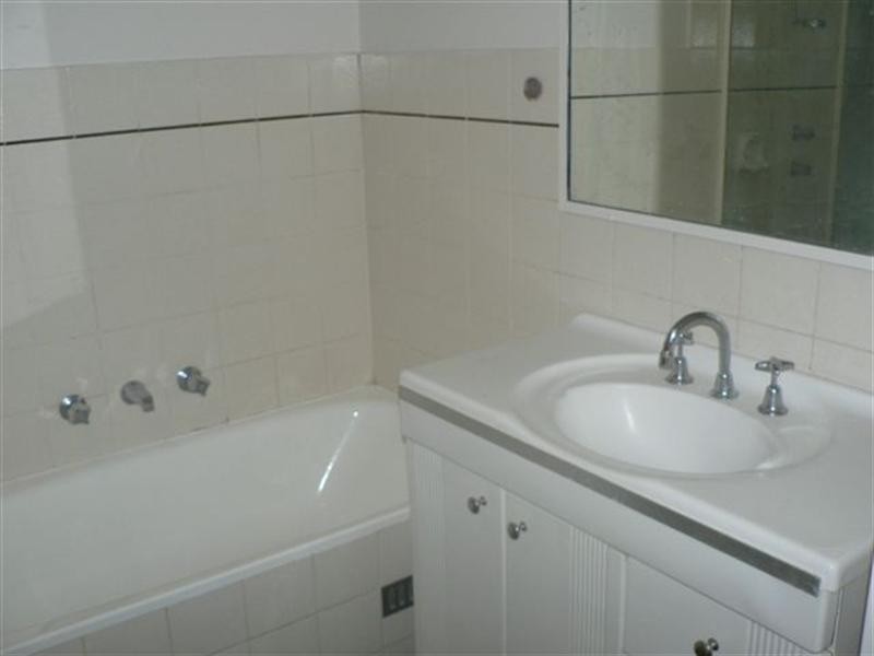 2/280 Hedges Avenue, Broadbeach QLD 4218