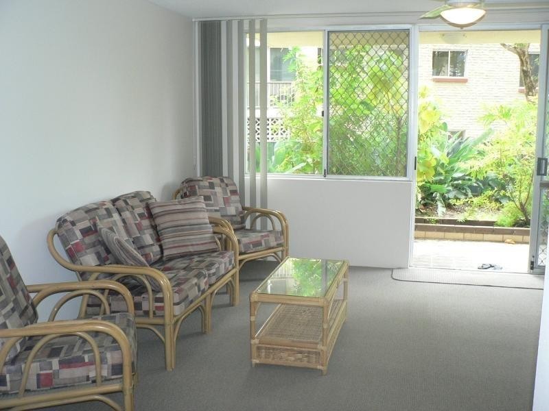 2/280 Hedges Avenue, Broadbeach QLD 4218