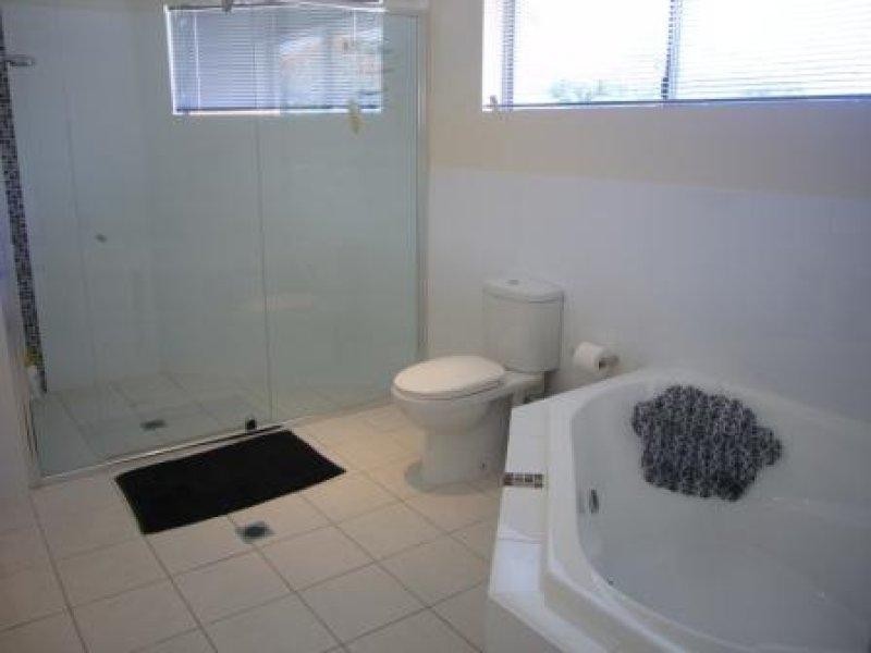 1B Bradbrook Street, Southport QLD 4215