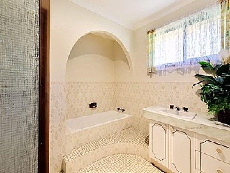 5 Hokitika Street, Broadbeach Waters QLD 4218