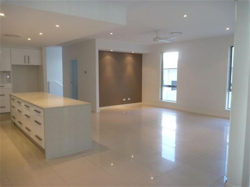 5011A Riverwood Grove, Benowa QLD 4217