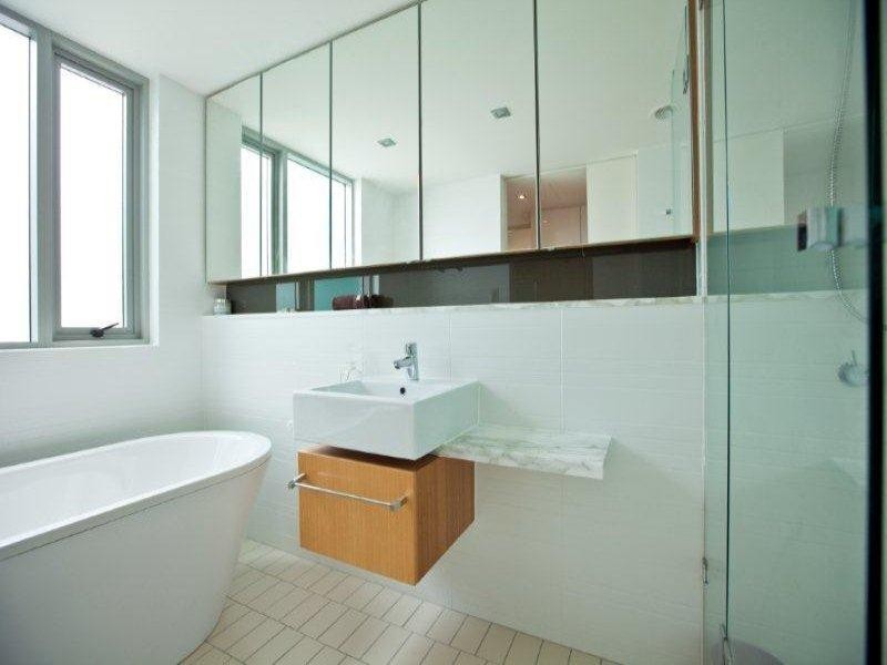 24 Ephraim Island Parade, Paradise Point QLD 4216