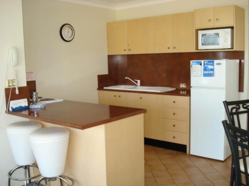 85 “Surf Parade Resort” 218 Surf Parade, Broadbeach QLD 4218