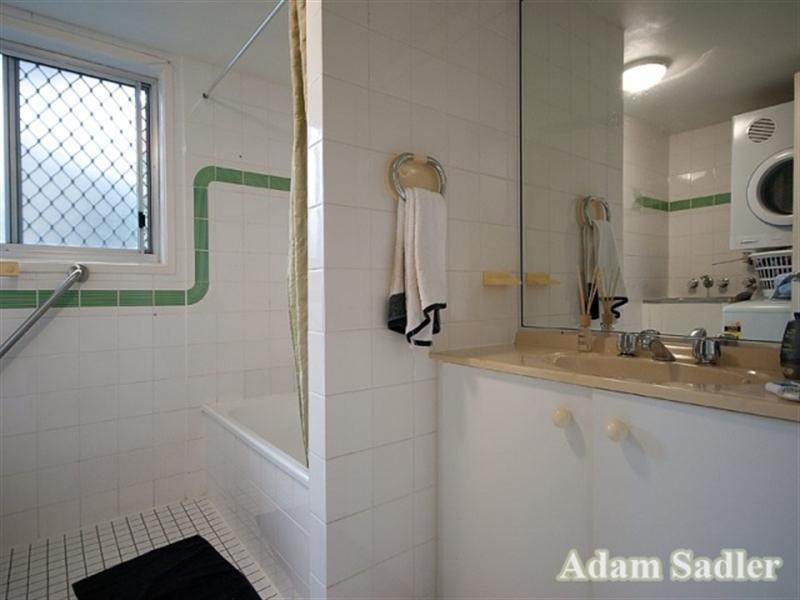 1 ‘Tahoe’, 24 First Avenue, Broadbeach QLD 4218