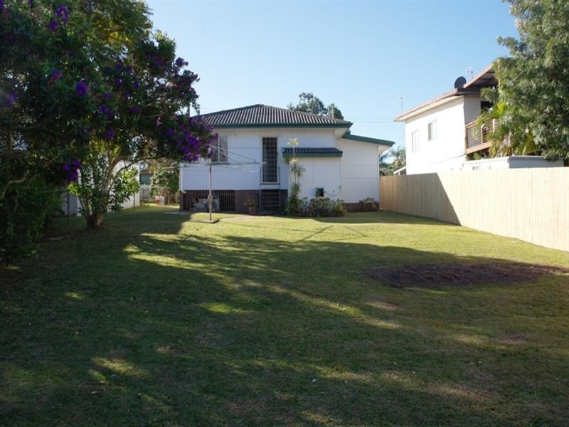 18 First Avenue, Labrador QLD 4215