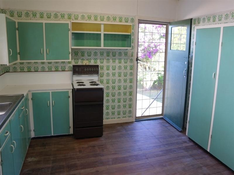 18 First Avenue, Labrador QLD 4215