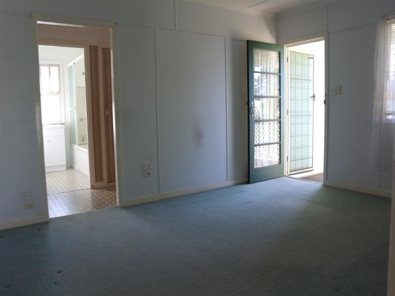 18 First Avenue, Labrador QLD 4215