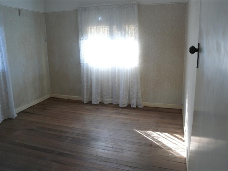 18 First Avenue, Labrador QLD 4215