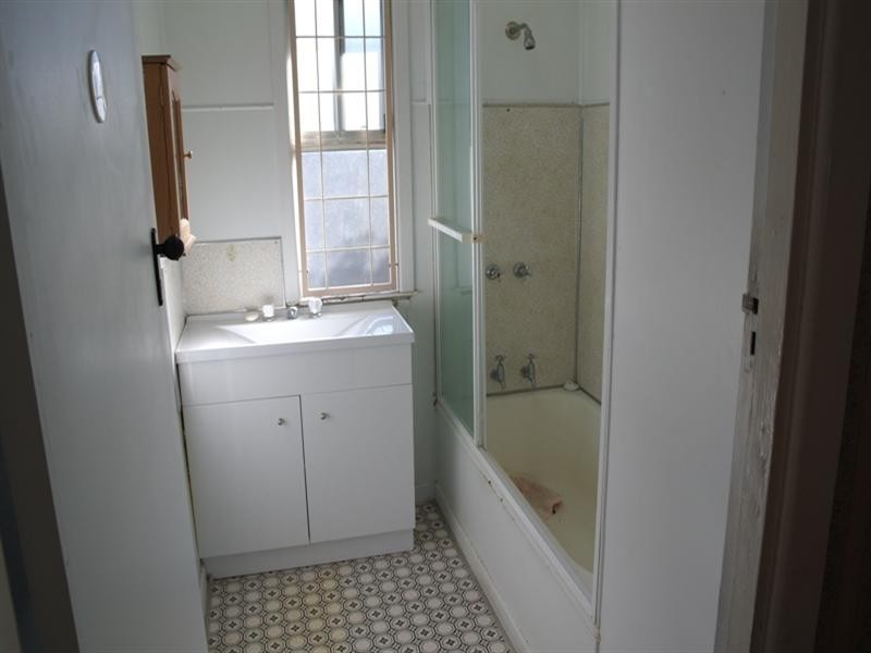 18 First Avenue, Labrador QLD 4215