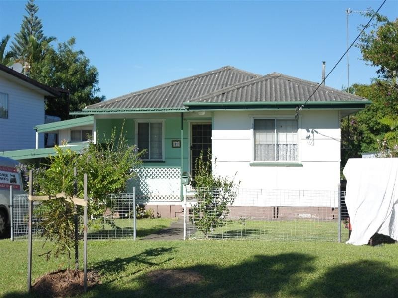 18 First Avenue, Labrador QLD 4215