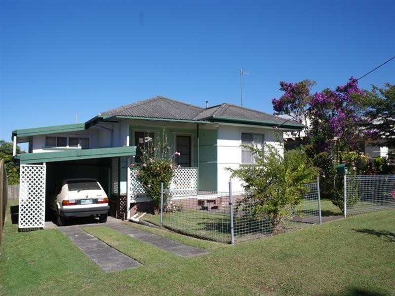 18 First Avenue, Labrador QLD 4215