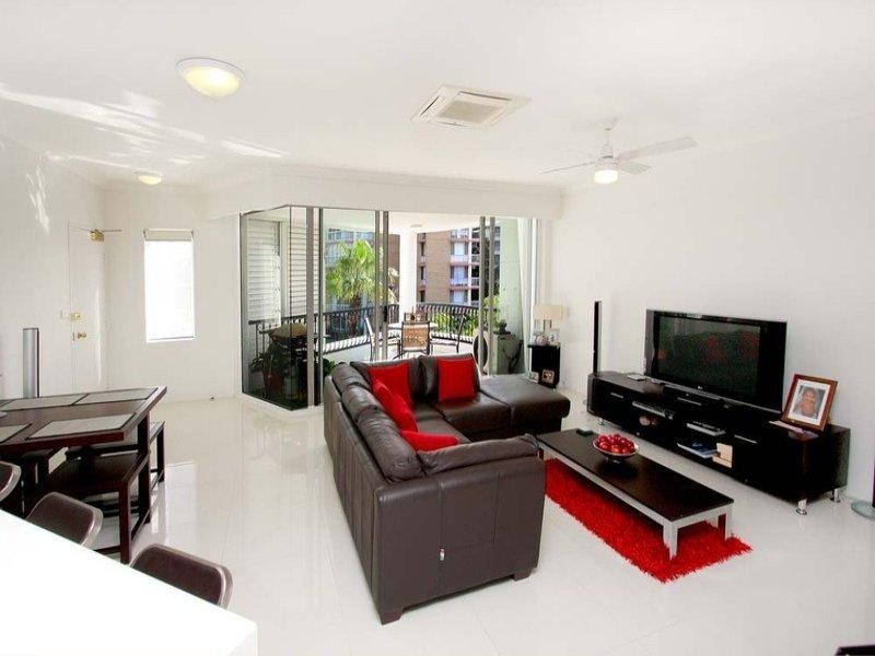 12 ‘Villas De La Plage, 3 Federation Avenue, Broadbeach QLD 4218