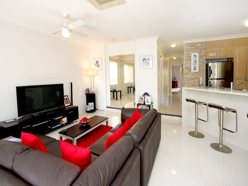 12 ‘Villas De La Plage, 3 Federation Avenue, Broadbeach QLD 4218