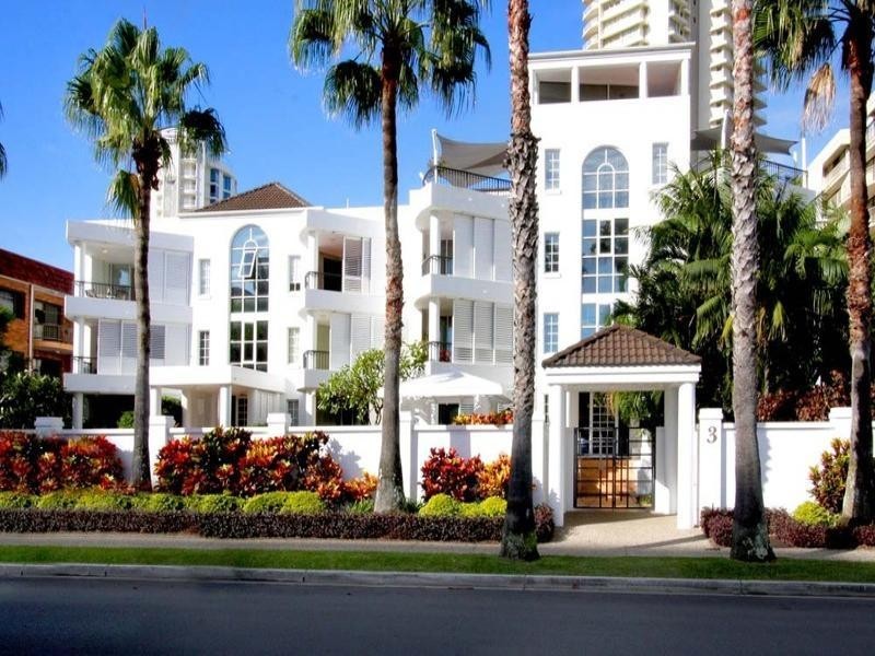 12 ‘Villas De La Plage, 3 Federation Avenue, Broadbeach QLD 4218