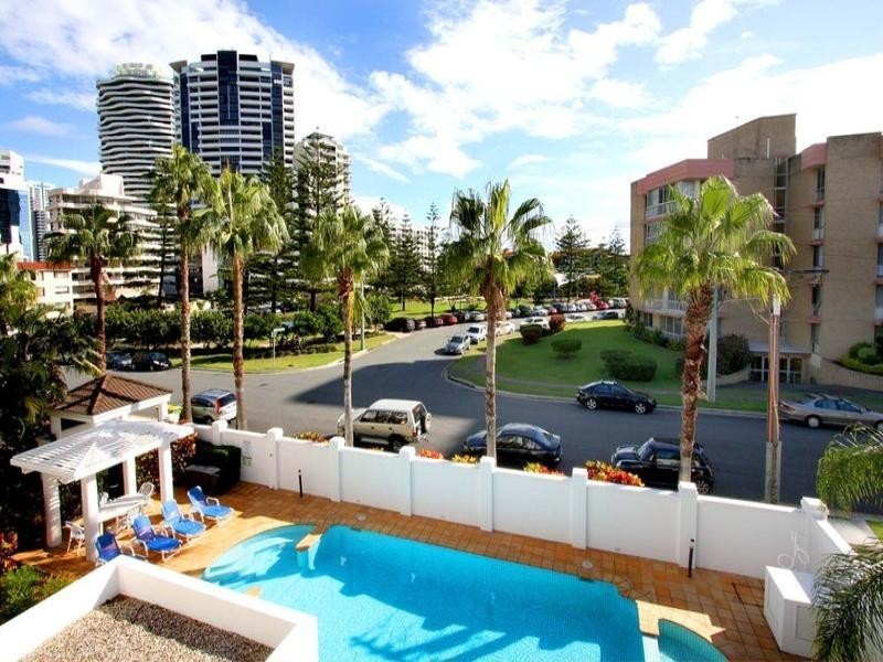 12 ‘Villas De La Plage, 3 Federation Avenue, Broadbeach QLD 4218