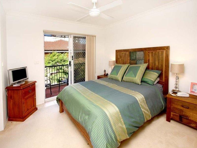 12 ‘Villas De La Plage, 3 Federation Avenue, Broadbeach QLD 4218