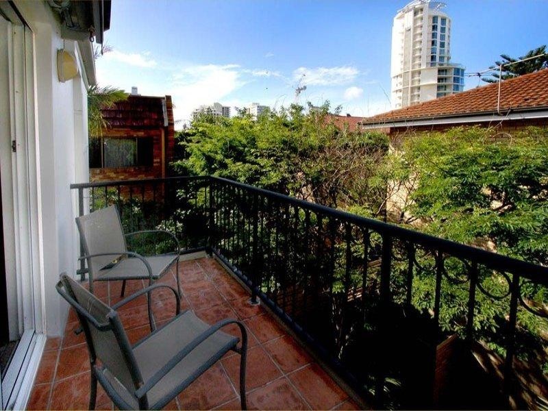 12 ‘Villas De La Plage, 3 Federation Avenue, Broadbeach QLD 4218