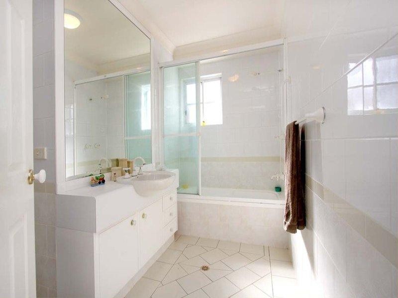 12 ‘Villas De La Plage, 3 Federation Avenue, Broadbeach QLD 4218