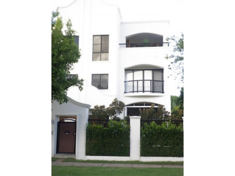 4/214 Stanhill Drive, Chevron Island QLD 4217