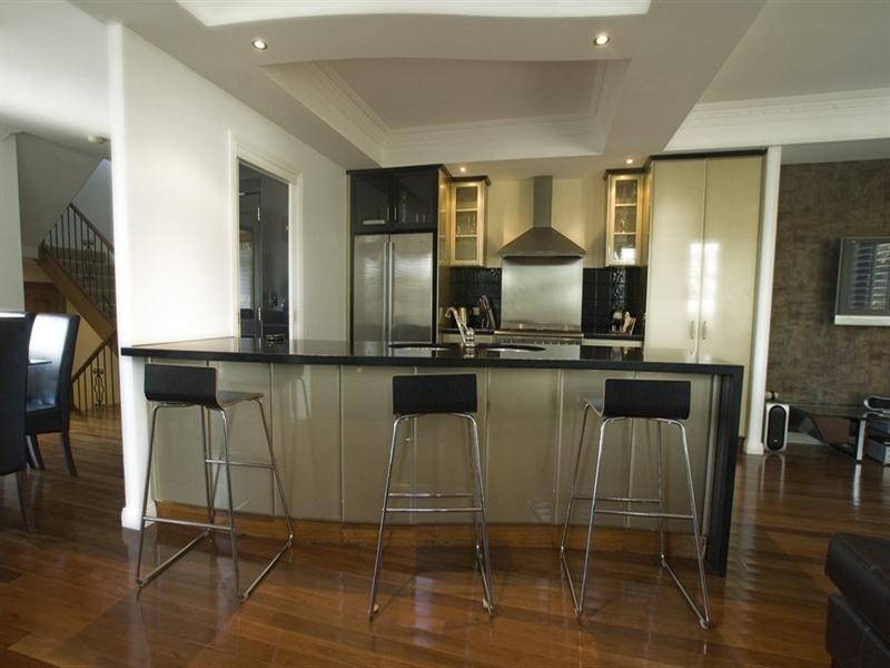 4/214 Stanhill Drive, Chevron Island QLD 4217