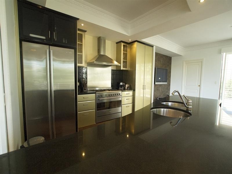 4/214 Stanhill Drive, Chevron Island QLD 4217