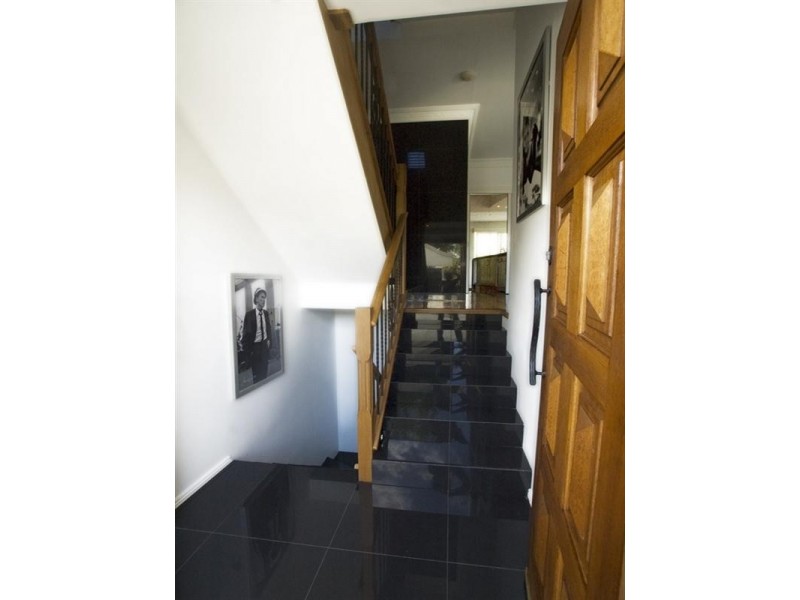 4/214 Stanhill Drive, Chevron Island QLD 4217